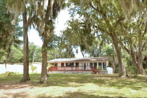 Lakefront Home 25 min from Gainesville